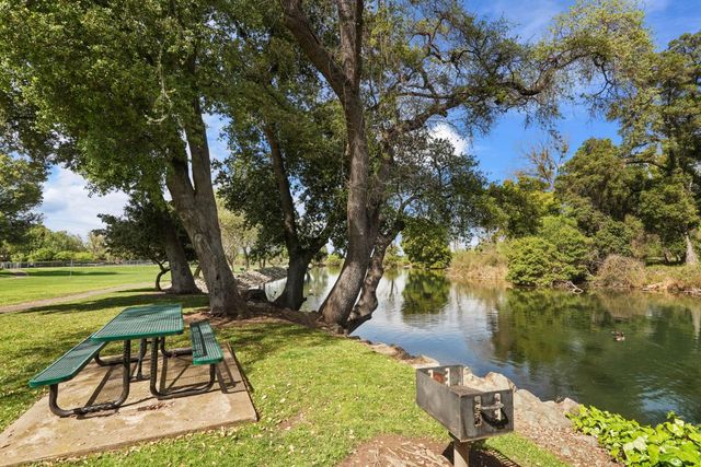 101 Mokelumne River Dr, Lodi, CA 95240