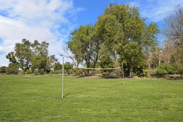 101 Mokelumne River Dr, Lodi, CA 95240