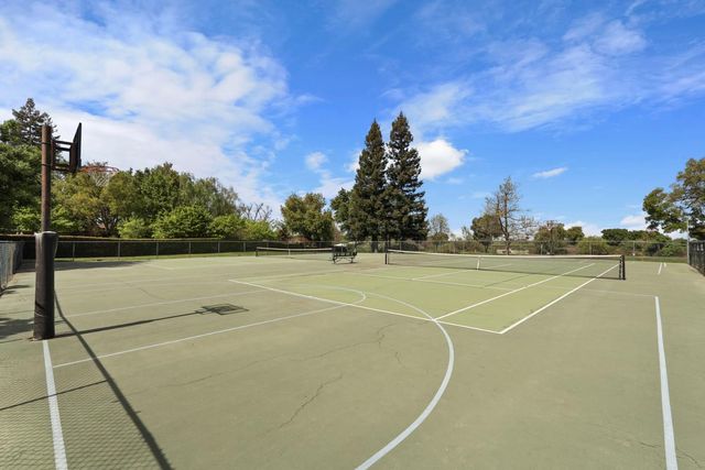 101 Mokelumne River Dr, Lodi, CA 95240