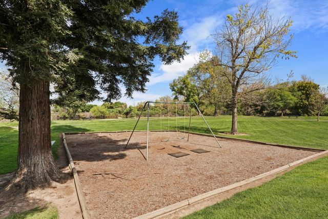 101 Mokelumne River Dr, Lodi, CA 95240