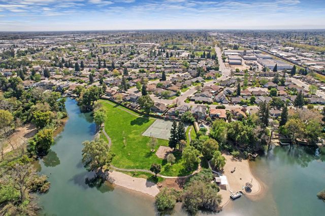 101 Mokelumne River Dr, Lodi, CA 95240