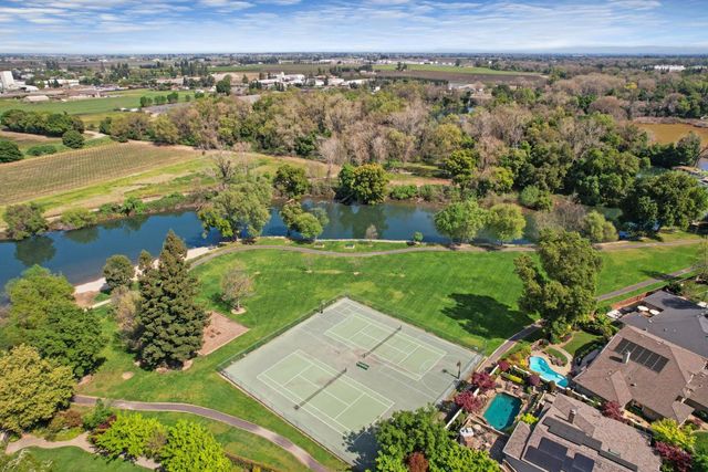 101 Mokelumne River Dr, Lodi, CA 95240