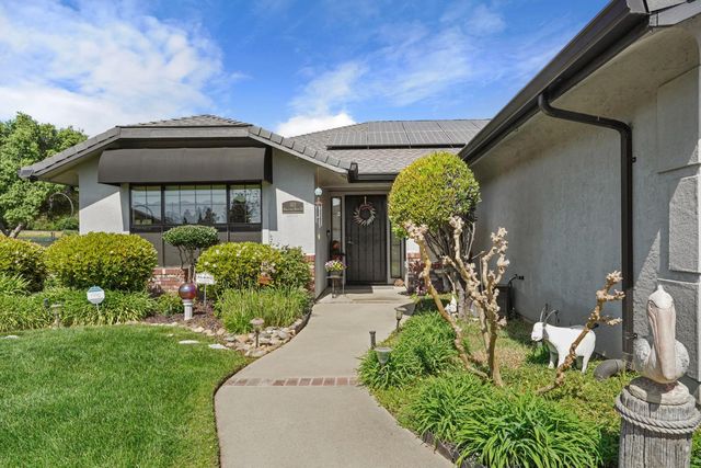 101 Mokelumne River Dr, Lodi, CA 95240