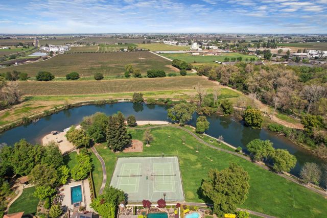 101 Mokelumne River Dr, Lodi, CA 95240