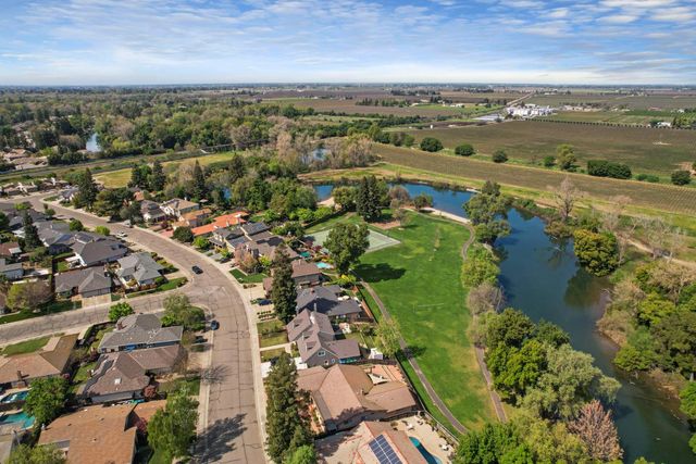 101 Mokelumne River Dr, Lodi, CA 95240