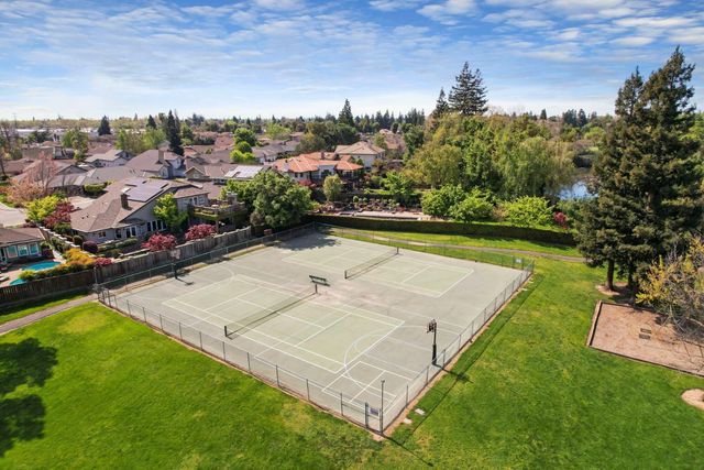 101 Mokelumne River Dr, Lodi, CA 95240