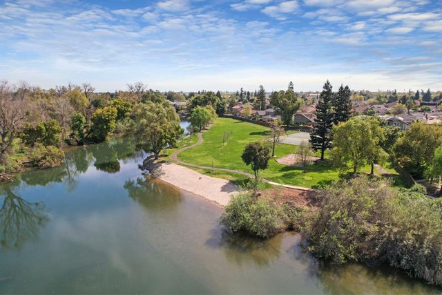 101 Mokelumne River Dr, Lodi, CA 95240