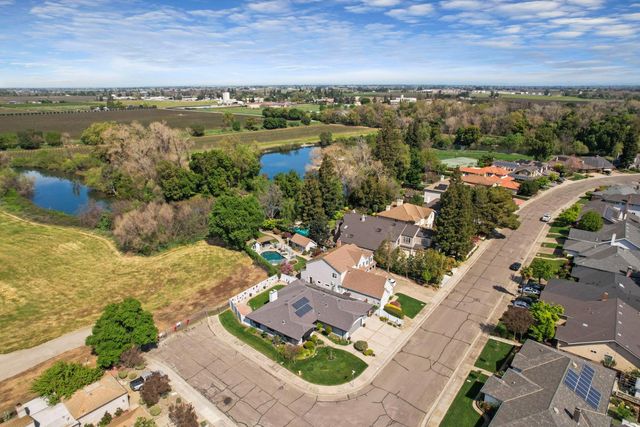 101 Mokelumne River Dr, Lodi, CA 95240