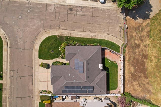 101 Mokelumne River Dr, Lodi, CA 95240