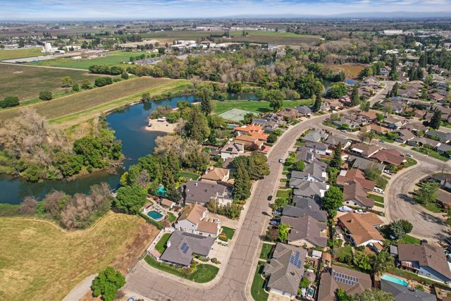 101 Mokelumne River Dr, Lodi, CA 95240