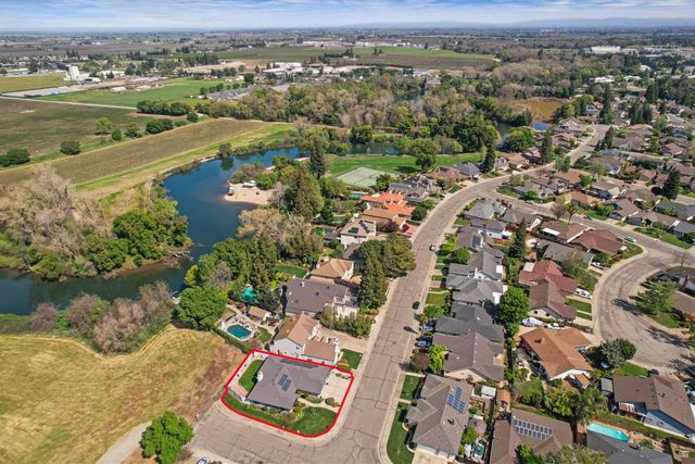 101 Mokelumne River Dr, Lodi, CA 95240