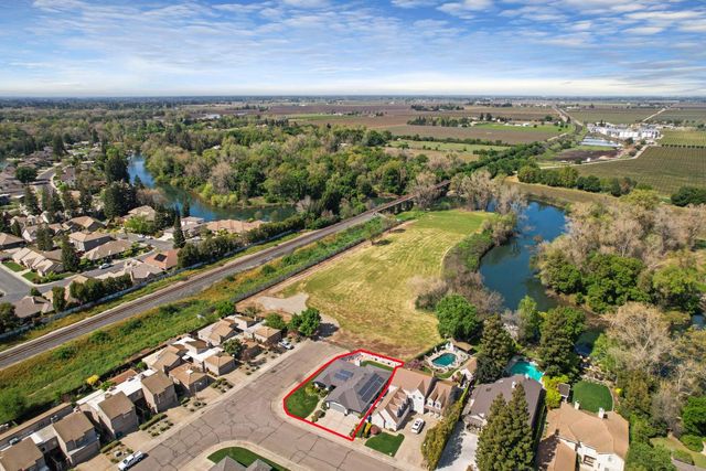 101 Mokelumne River Dr, Lodi, CA 95240