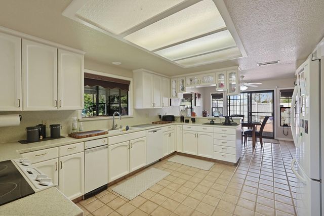 101 Mokelumne River Dr, Lodi, CA 95240