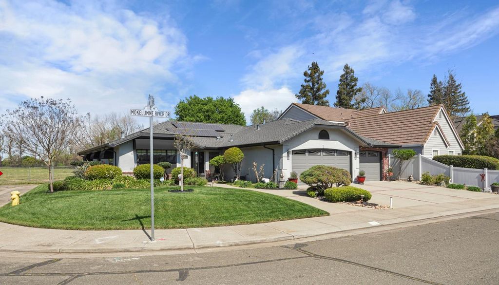 101 Mokelumne River Dr, Lodi, CA 95240