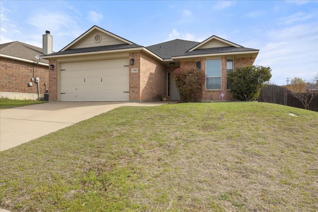 7105 Crenshaw Drive, Benbrook, TX 76126