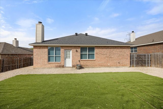 7105 Crenshaw Drive, Benbrook, TX 76126