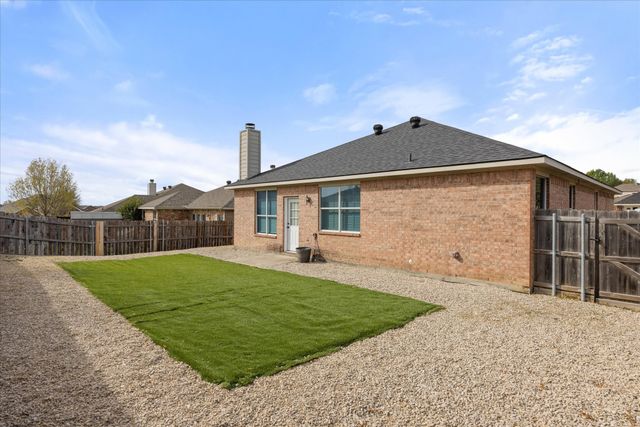 7105 Crenshaw Drive, Benbrook, TX 76126