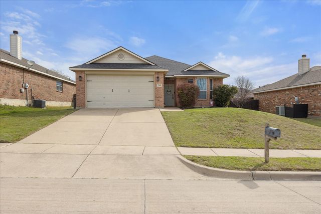 7105 Crenshaw Drive, Benbrook, TX 76126