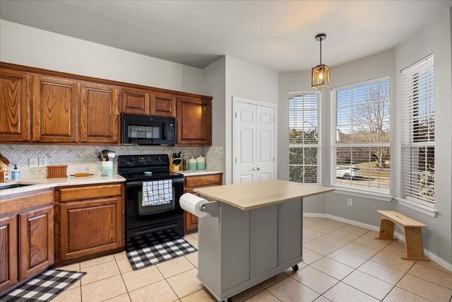 7105 Crenshaw Drive, Benbrook, TX 76126