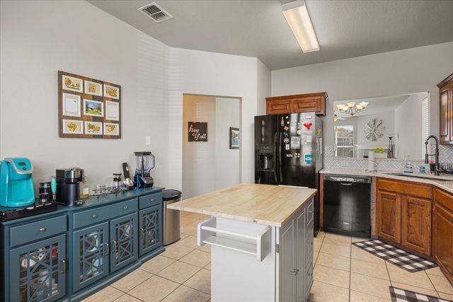 7105 Crenshaw Drive, Benbrook, TX 76126