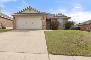 7105 Crenshaw Drive, Benbrook, TX 76126