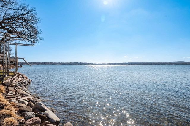 N30W28853 Lakeside DRIVE, Pewaukee, WI 53072