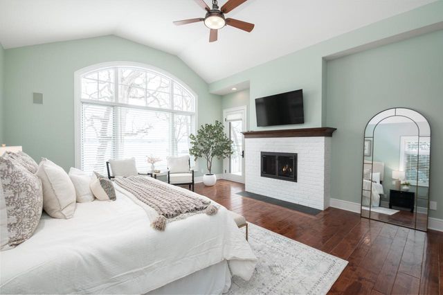 N30W28853 Lakeside DRIVE, Pewaukee, WI 53072