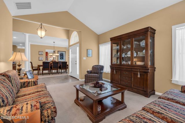 41 Rochford Drive, Manchester, NJ 08759