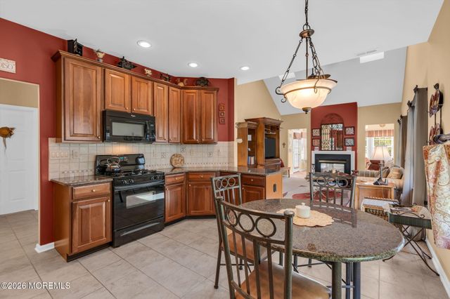 41 Rochford Drive, Manchester, NJ 08759