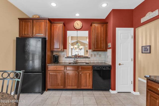 41 Rochford Drive, Manchester, NJ 08759