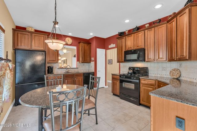 41 Rochford Drive, Manchester, NJ 08759