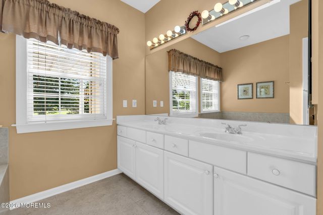 41 Rochford Drive, Manchester, NJ 08759