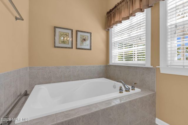 41 Rochford Drive, Manchester, NJ 08759