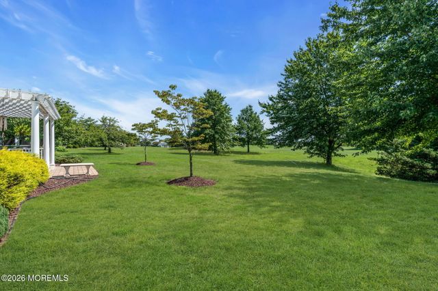 41 Rochford Drive, Manchester, NJ 08759