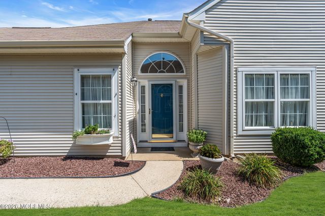 41 Rochford Drive, Manchester, NJ 08759