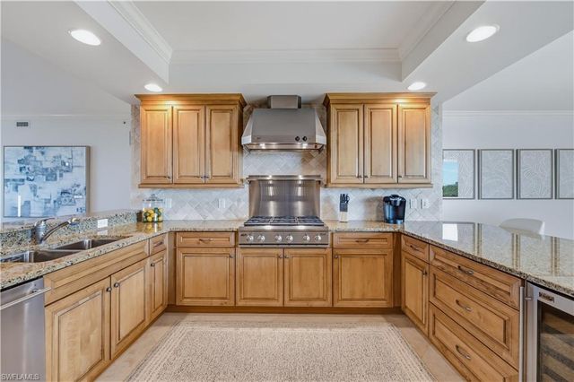 275 Indies WAY 605, Naples, FL 34110