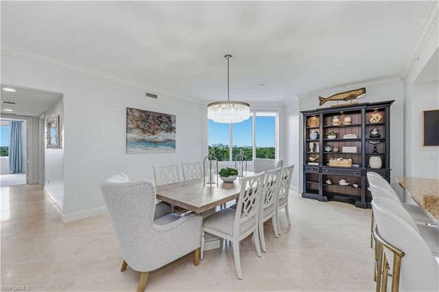 275 Indies WAY 605, Naples, FL 34110