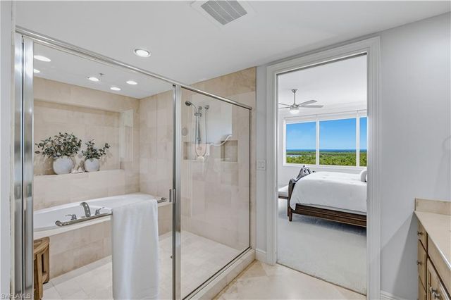 275 Indies WAY 605, Naples, FL 34110