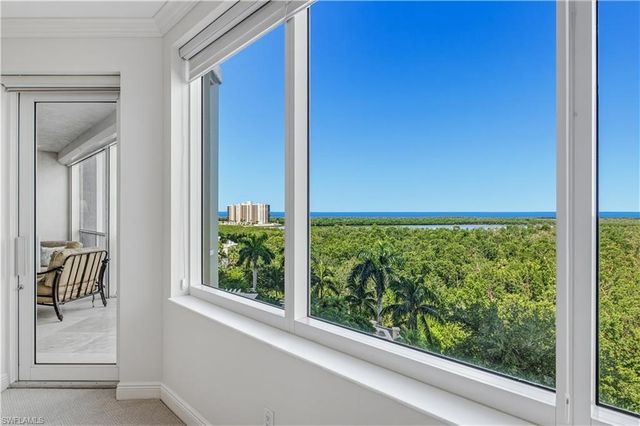 275 Indies WAY 605, Naples, FL 34110