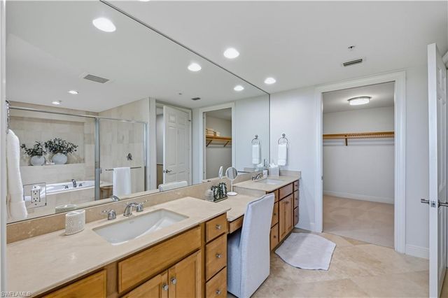 275 Indies WAY 605, Naples, FL 34110
