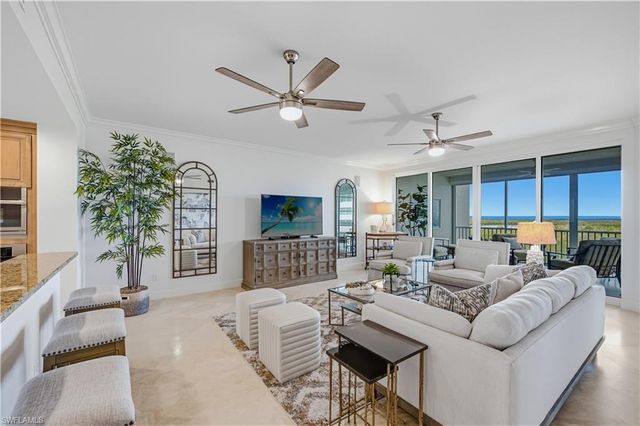 275 Indies WAY 605, Naples, FL 34110