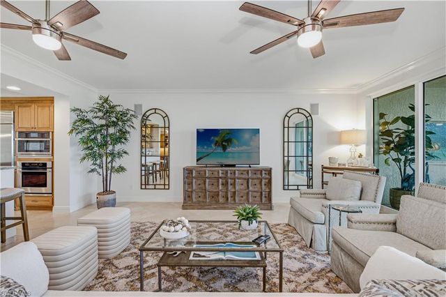 275 Indies WAY 605, Naples, FL 34110
