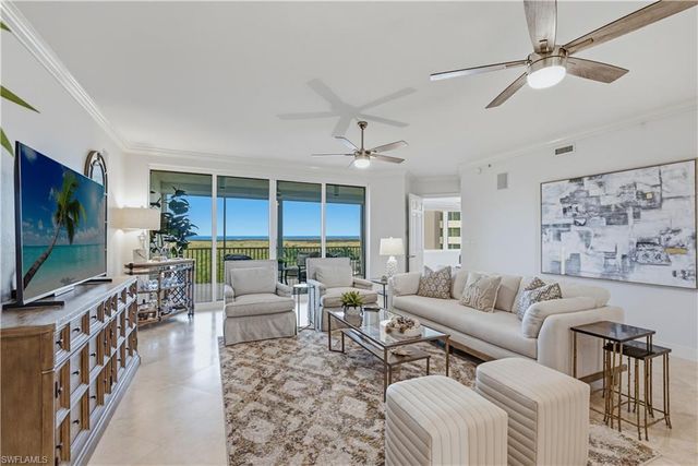 275 Indies WAY 605, Naples, FL 34110
