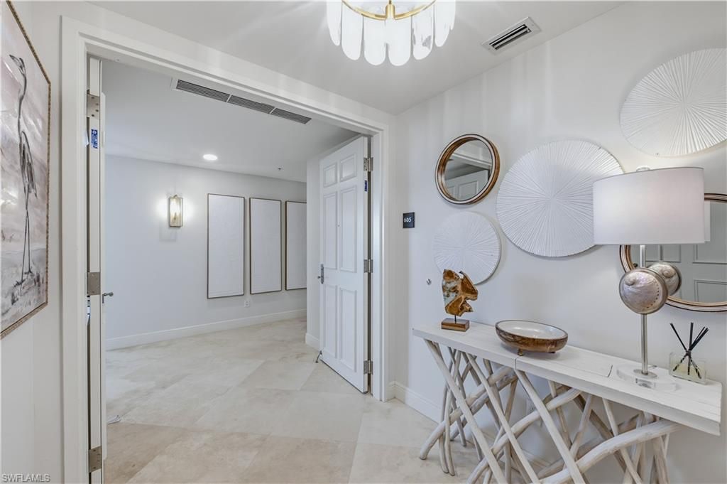 275 Indies WAY 605, Naples, FL 34110