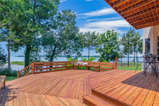 1 Island View DR, Newport News, VA 23602