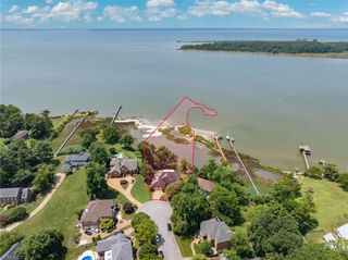 1 Island View DR, Newport News, VA 23602