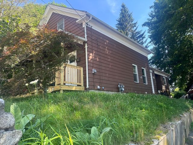48 Lake St, Webster, MA 01570