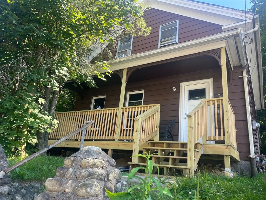 48 Lake St, Webster, MA 01570