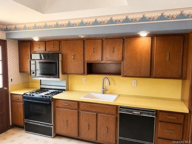 106 Rockland Lane, Spring Valley, NY 10977