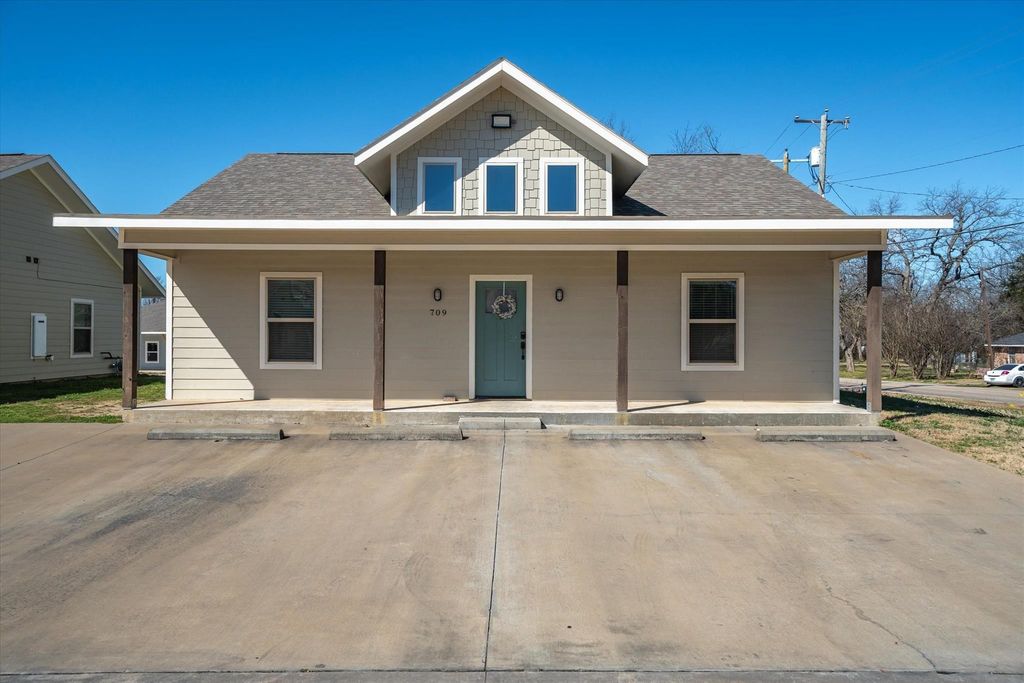 703 Maple Street, Commerce, TX 75428